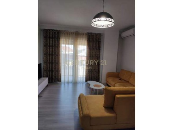 Tirane, jepet me qera apartament 1+1 Kati 2, 72 m² 500 Euro (Bulevardi Zogu i Pare)