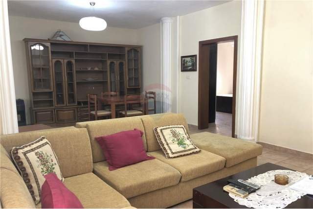 Tirane, jepet me qera apartament 1+1+BLK Kati 5, 75 m² 420 Euro (Posta nr.8)