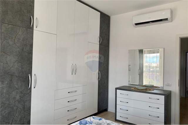 Tirane, jepet me qera apartament 1+1 Kati 8, 68 m² 400 Euro (komoleksi Kontakt)