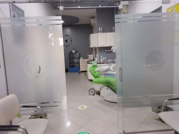 Tirane, jepet me qera dyqan Kati 1, 35 m² 390 Euro