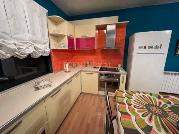 Tirane, jepet me qera apartament 2+1+BLK Kati 4, 130 m² 500 Euro (Liqeni i Thate)