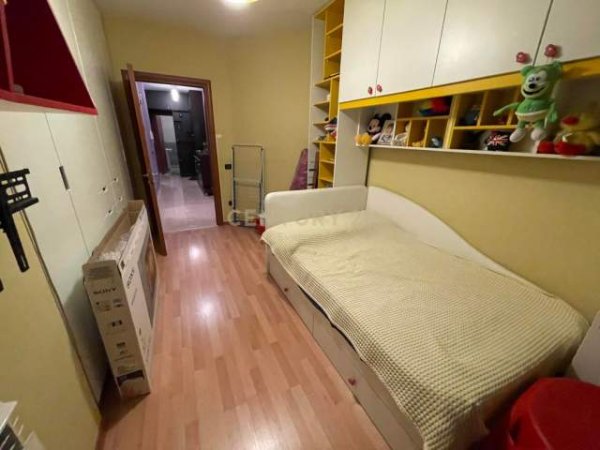 Tirane, jepet me qera apartament 2+1+BLK Kati 4, 130 m² 500 Euro (Liqeni i Thate)