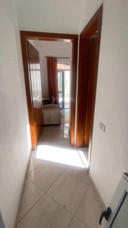 Tirane, jepet me qera apartament 2+1+BLK Kati 1, 130 m² 40.000 Leke (siro comorra)
