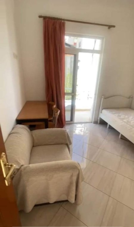 Tirane, jepet me qera apartament 2+1+BLK Kati 1, 130 m² 40.000 Leke (siro comorra)