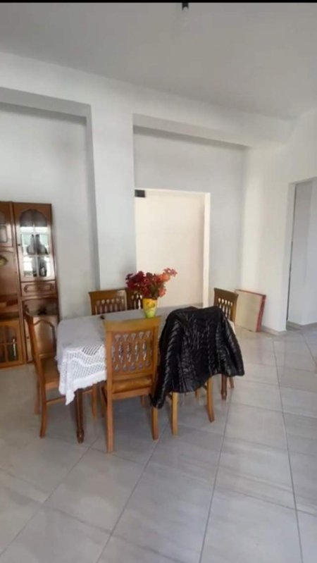 Tirane, jepet me qera apartament 2+1+BLK Kati 1, 130 m² 40.000 Leke (siro comorra)