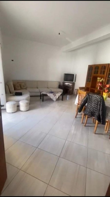 Tirane, jepet me qera apartament 2+1+BLK Kati 1, 130 m² 40.000 Leke (siro comorra)