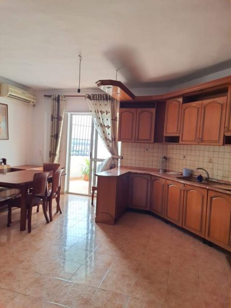 Tirane, jepet me qera apartament 1+1+BLK Kati 9, 80 m² 30.000 Leke (dritan hoxha)