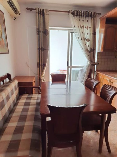 Tirane, jepet me qera apartament 1+1+BLK Kati 9, 80 m² 30.000 Leke (dritan hoxha)