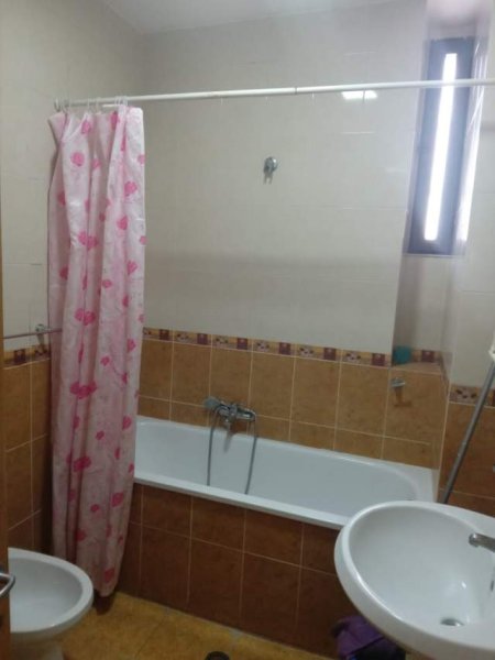 Tirane, jepet me qera apartament 1+1+BLK Kati 1, 60 m² 300 Euro