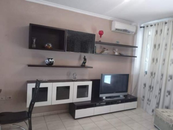 Tirane, jepet me qera apartament 1+1+BLK Kati 1, 60 m² 300 Euro