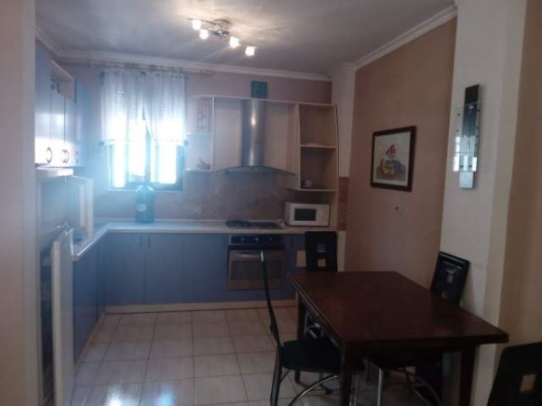 Tirane, jepet me qera apartament 1+1+BLK Kati 1, 60 m² 300 Euro