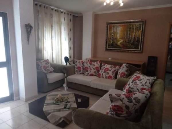 Tirane, jepet me qera apartament 1+1+BLK Kati 1, 60 m² 300 Euro