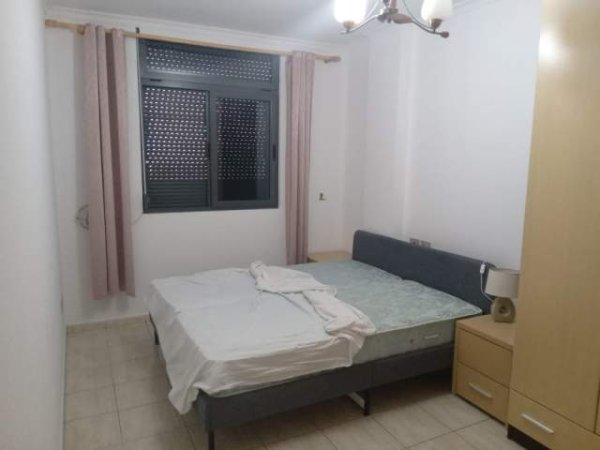 Tirane, jepet me qera apartament 1+1+BLK Kati 1, 60 m² 300 Euro