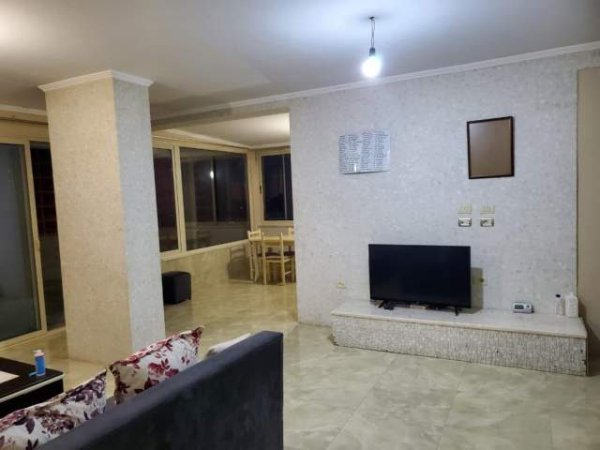 Tirane, jepet me qera apartament 4+1+BLK Kati 5, 220 m² 700 Euro (liqeni thate)
