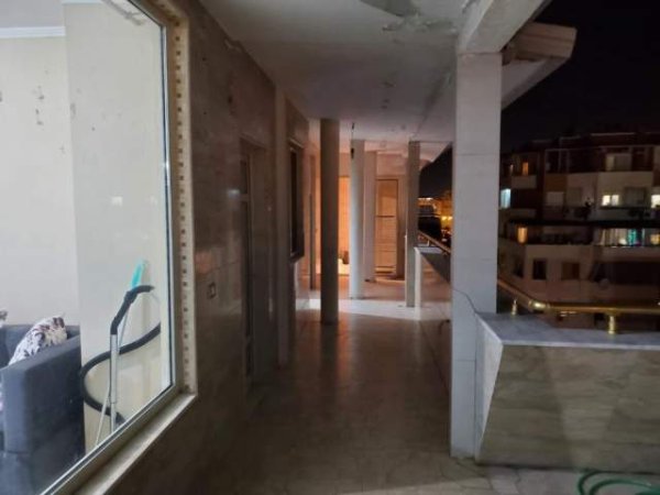 Tirane, jepet me qera apartament 4+1+BLK Kati 5, 220 m² 700 Euro (liqeni thate)