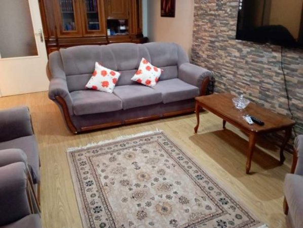 Tirane, jepet me qera apartament 1+1+BLK Kati 5, 85 m² 25.000 Leke (bulevardi migjeni)