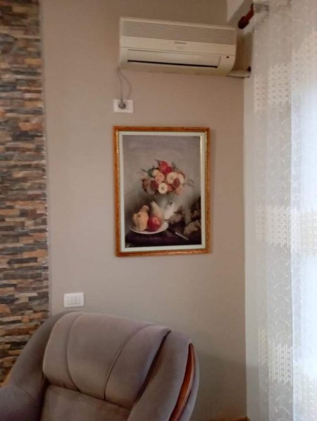 Tirane, jepet me qera apartament 1+1+BLK Kati 5, 85 m² 25.000 Leke (bulevardi migjeni)