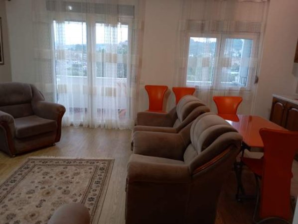 Tirane, jepet me qera apartament 1+1+BLK Kati 5, 85 m² 25.000 Leke (bulevardi migjeni)