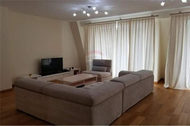 Tirane, jepet me qera apartament 3+1 Kati 5, 220 m² 1.600 Euro (Ambasador 2)
