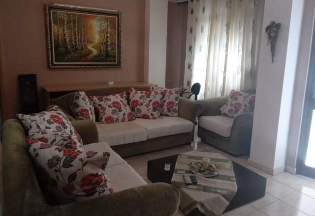 Tirane, jepet me qera apartament 1+1+BLK Kati 1, 300 Euro