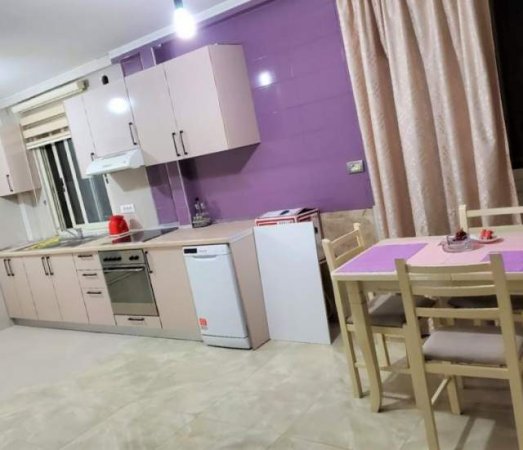 Tirane, jepet me qera apartament 4+1+BLK Kati 5, 220 m² 700 Euro