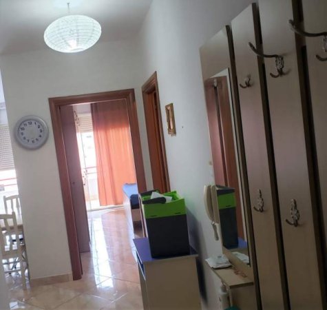 Tirane, jepet me qera apartament 2+1+BLK 87 m² 390 Euro
