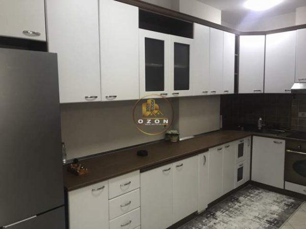 Tirane, jepet me qera apartament 2+1+BLK Kati 6, 102 m² 450 Euro (21 Dhjetori)