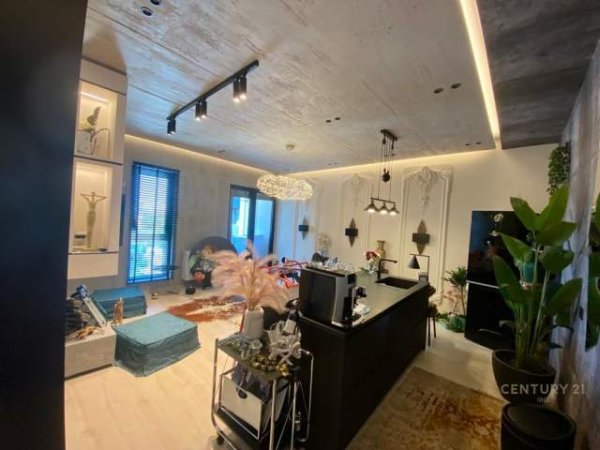 Tirane, jepet me qera garsonier 1+1 Kati 3, 62 m² 1.200 Euro (rr kavajes)