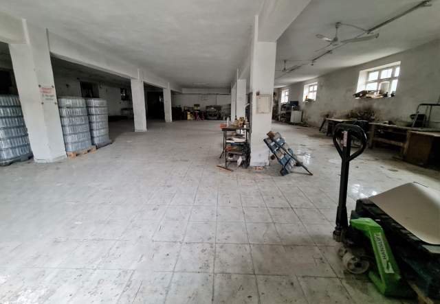 SHITET TRUALL+ MAGAZINË NË DELVINË 1.617 m² 150.000 Euro (Sarande)