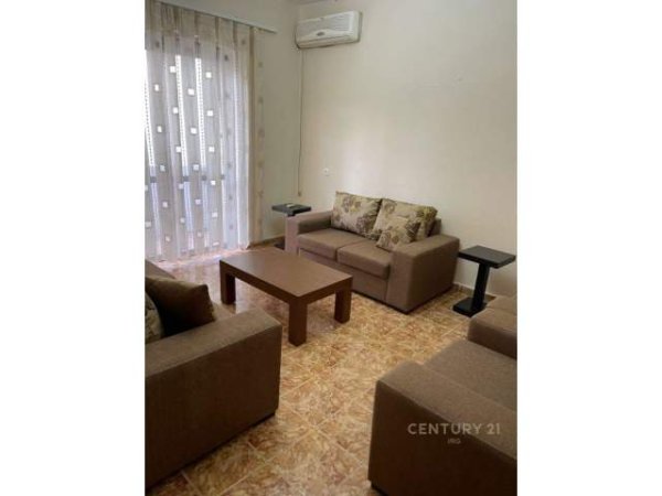 Tirane, jepet me qera apartament 2+1 Kati 2, 65 m² 350 Euro (stacioni i trenit)