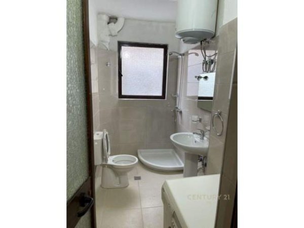 Tirane, jepet me qera apartament 2+1 Kati 2, 65 m² 350 Euro (stacioni i trenit)