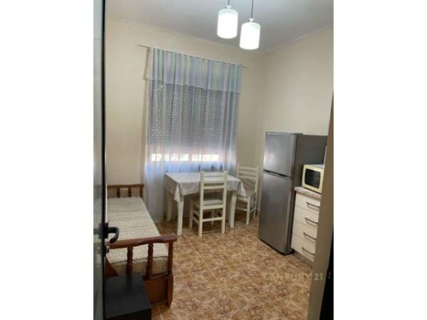 Tirane, jepet me qera apartament 2+1 Kati 2, 65 m² 350 Euro (stacioni i trenit)