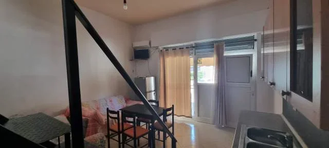Vlore, jap me qera 2 garsonier Kati 1, 55 m² dhe 35 m² secila (uji i ftohet 7 pallatet pergjat lungomares ,20 metra larg detit)