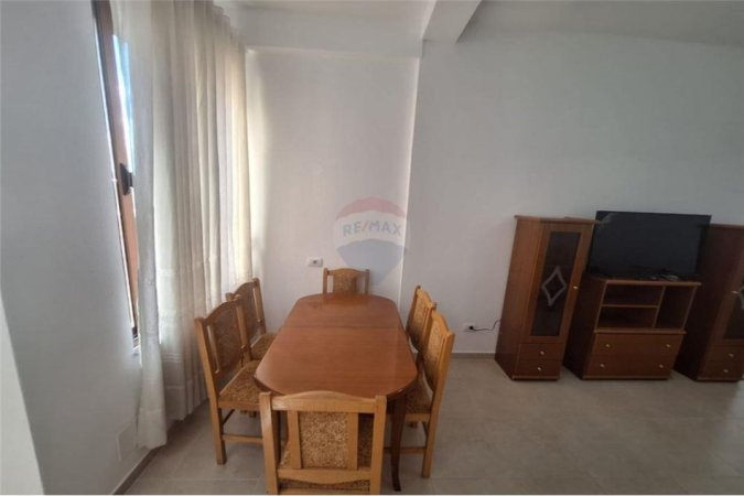 Apartament 1+1 me qera tek Rruga Ura