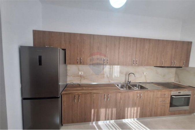 Apartament 1+1 me qera tek Rruga Ura