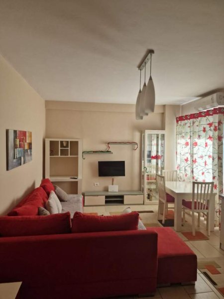 Tirane, jepet me qera apartament 1+1+BLK Kati 4, 70 m² 400 Euro (Rruga Bill Klinton)