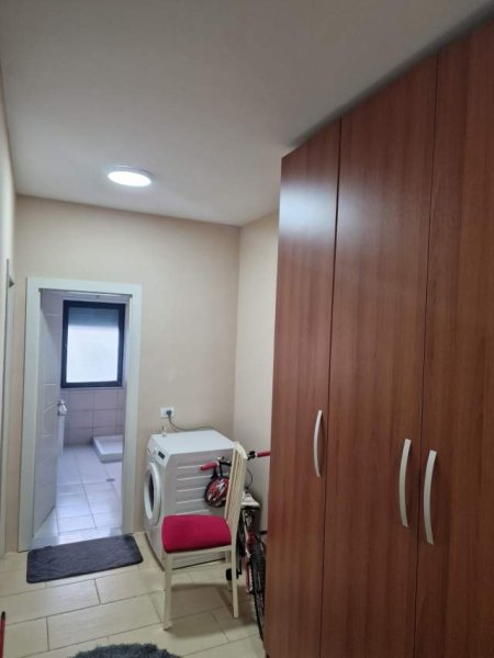 Tirane, jepet me qera apartament 1+1+BLK Kati 4, 70 m² 400 Euro (Rruga Bill Klinton)