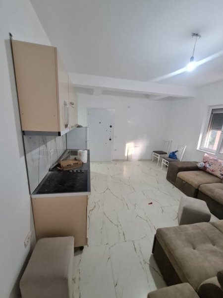 Jepet me qera apartament 1+1 400 mije leke, Rruga Aleksander Moisiu , perballe Ministrise se Kultures