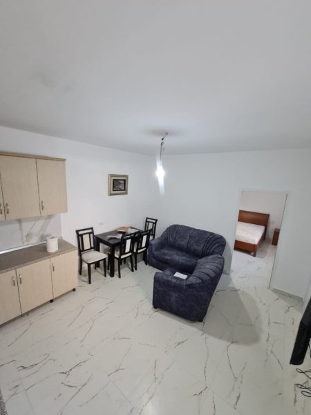 Jepet me qera apartament 1+1 350 mije leke ,  Rruga Aleksander Moisiu , perballe Ministrise se Kultures.