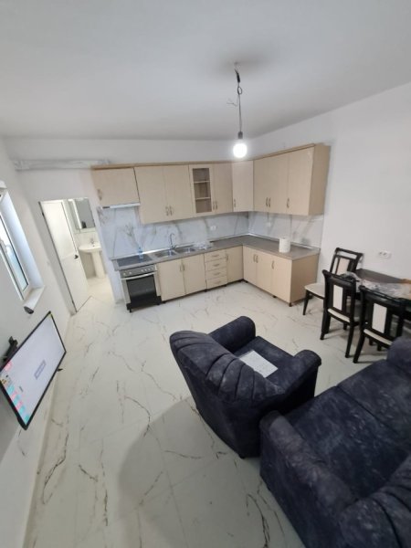 Jepet me qera apartament 1+1 350 mije leke ,  Rruga Aleksander Moisiu , perballe Ministrise se Kultures.