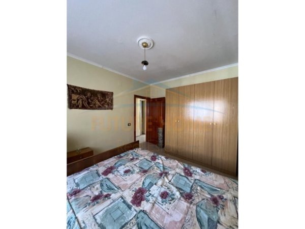 Apartamenti është i pozicionuar tek Rr.Myslym Shyri,TIRANE.