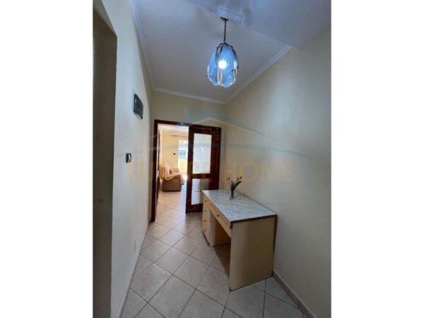 Apartamenti është i pozicionuar tek Rr.Myslym Shyri,TIRANE.