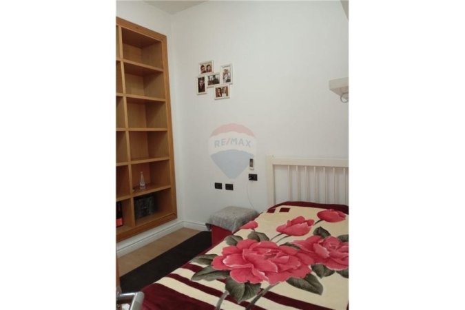 Apartament - Në Shitje - 21 Dhjetori, Shqipëri
Apartament 2+1 ne shitje ne 21 Dhjetori!