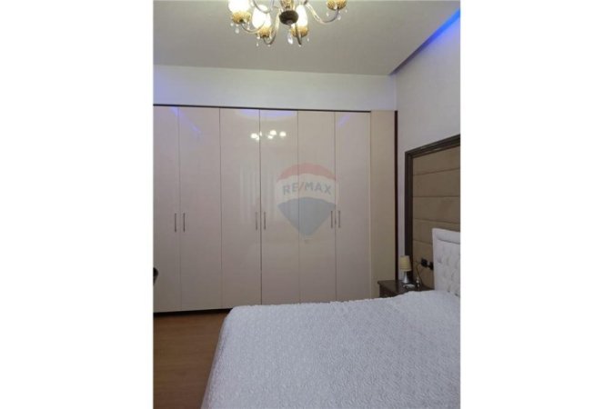 Apartament - Në Shitje - 21 Dhjetori, Shqipëri
Apartament 2+1 ne shitje ne 21 Dhjetori!