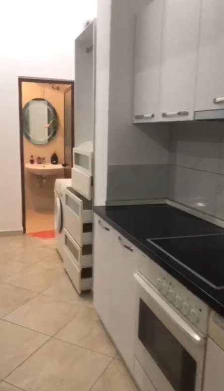 Jepet me qera Apartamenti 1+1 350 mije leke, Liqeni i Thate rruga Peti.