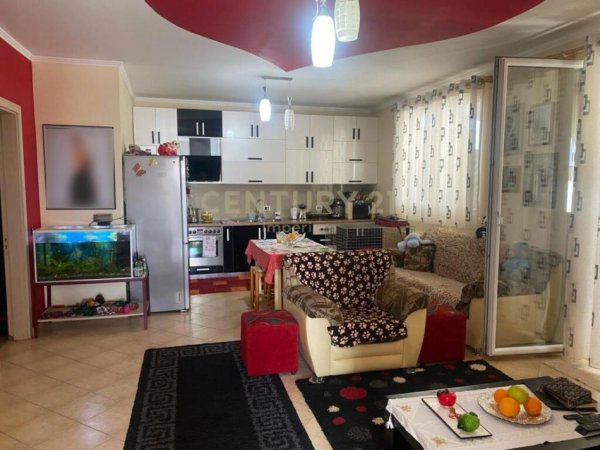 Shesim apartament 1+1+verande 100m2, ne Astir!