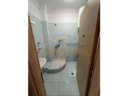 Shitet, Apartament 2+1+2 Unaza e Re, Tiranë UNA39281