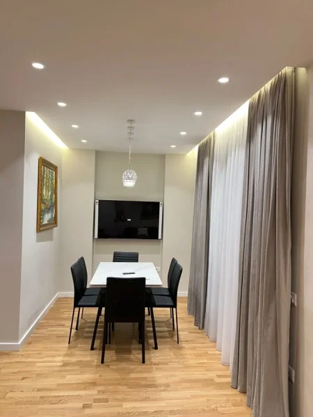 Multipurpose Space (Penthouse) jepet me qera tek Rrg. E Kosovareve !