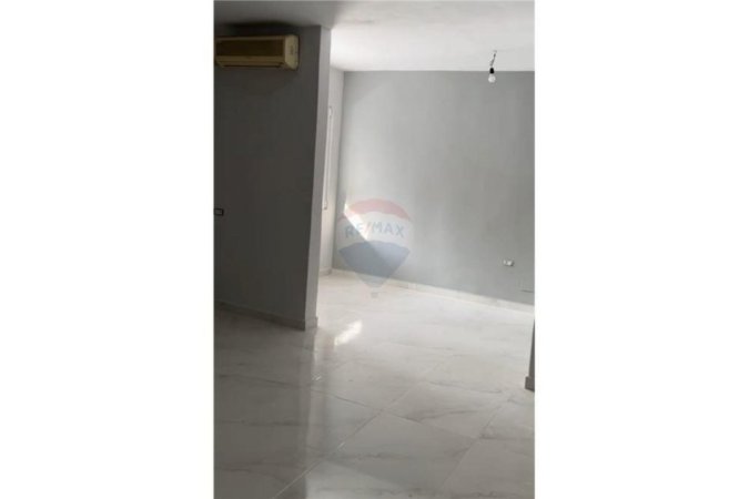 Jepet apartament 1+1 me qera ne Vasil Shanto, prane Gjykates, 400 Euro