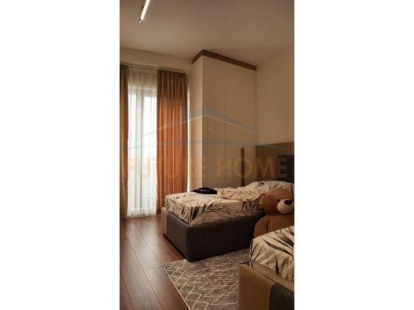 Shitet apartament 2+1+2 Pazari i Ri